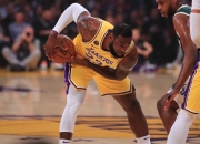 AYX- 领先优势明显首场状态出色，老鹰观众沸腾！，穆古鲁扎重返赛场上演精彩一战